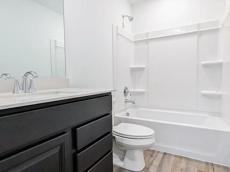 809 Lindsay Ln — Photo 15