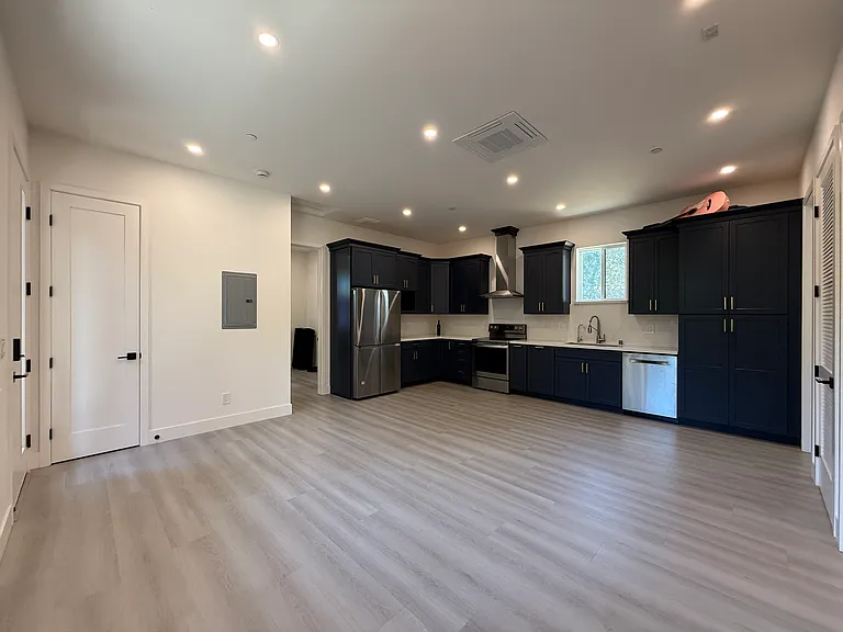 812 Nash Rd #A — Photo 2