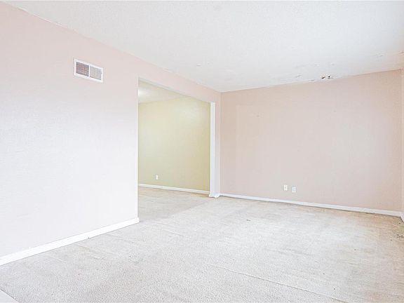 3rd image of 1209 Hamlet Ct