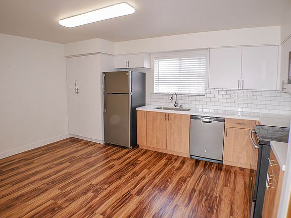 5th image of 228 Twin Oaks Ave Unit E