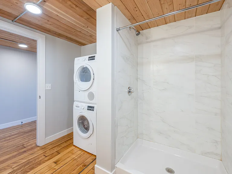 556 Atwells Ave — Photo 23