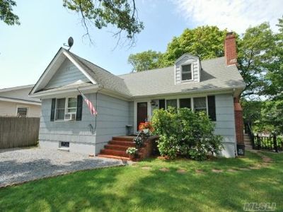 56 Zenith Rd, Rocky Point, NY, 11778