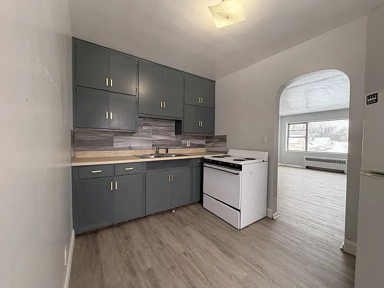 417 N Dixie Way #4 — Photo 2