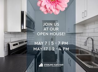 3888 Bathurst St #202, Toronto, ON M3H 3N5
