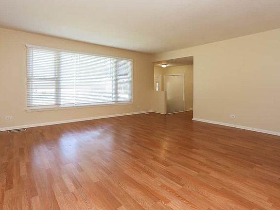2nd image of 1040 W Strieff Ln
