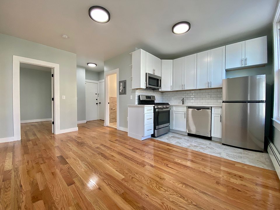 1st image of 1137 Summit Ave APT 4