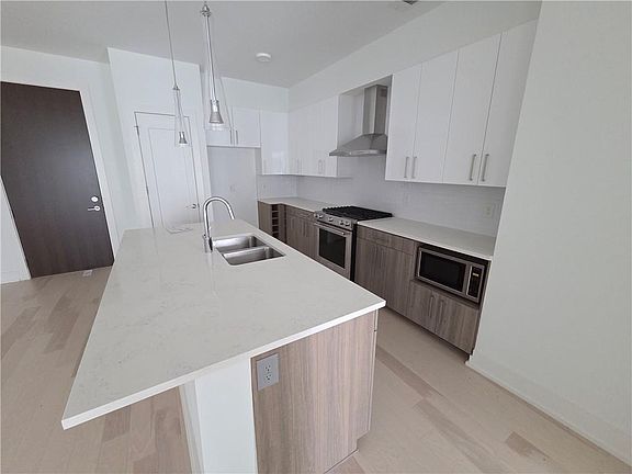 3rd image of 775 Juniper St #304