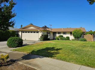 882 Blazingwood Ave, Cupertino, CA