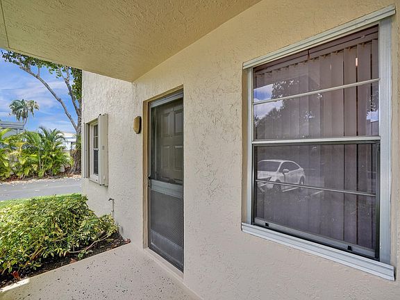 2nd image of 5571 Lakeside Drive #101