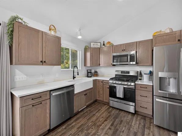17622 Emiline St, Omaha, NE 68136