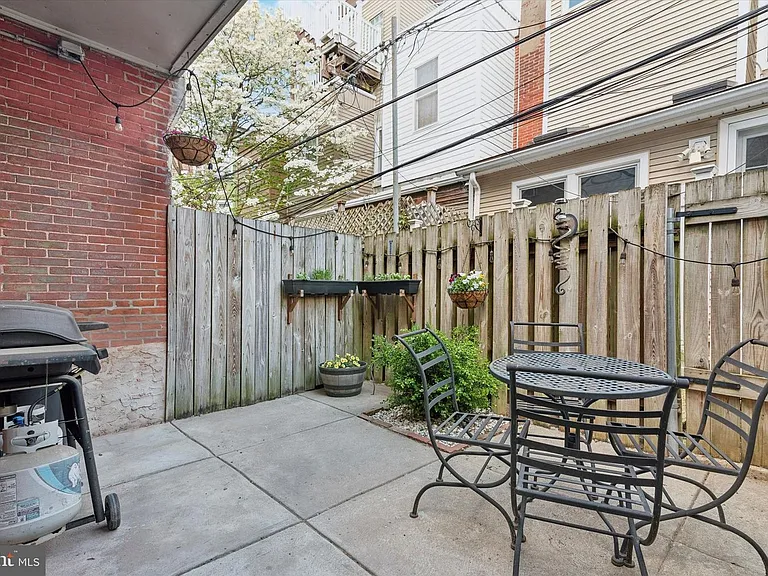 889 N Bucknell St — Photo 22