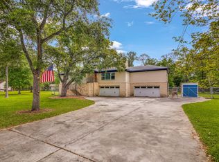 1010 Rosewood Dr, Dickinson, TX 77539