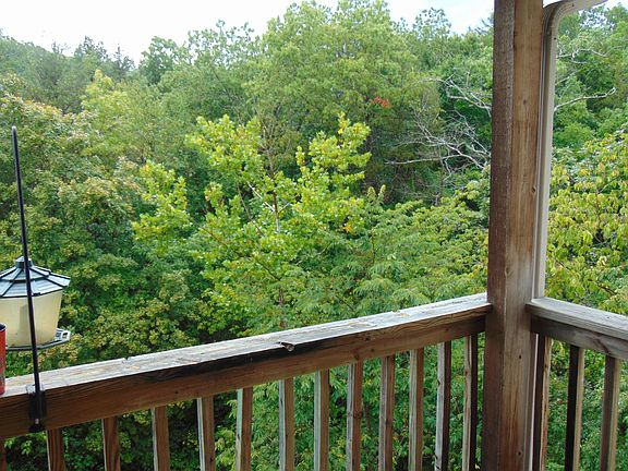3rd image of 30 Oak Creek Cir