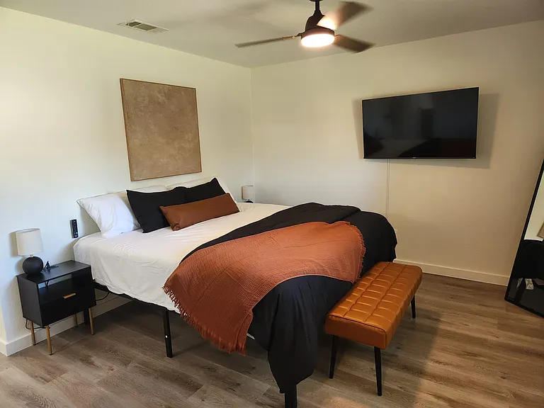Bedroom 4 - King Bed