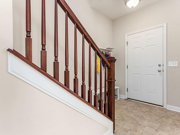 5th image of 383 Seatrain Dr