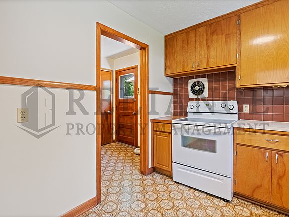 4th image of 860 Fabrique St