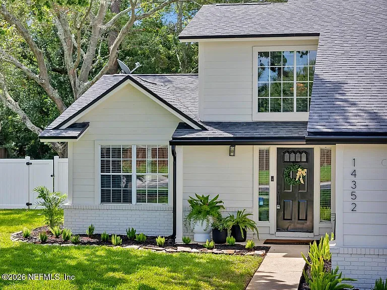14352 Crystal Cove Dr S — Photo 2