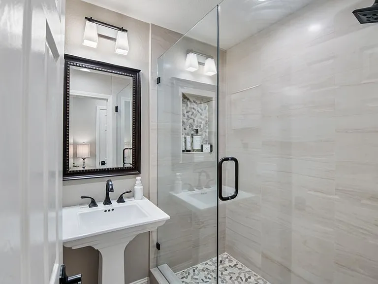 Downstairs Full Bath