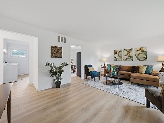 5th image of 364 N Biermann Ave