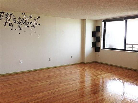 2nd image of 736 Harmon Cove Tower