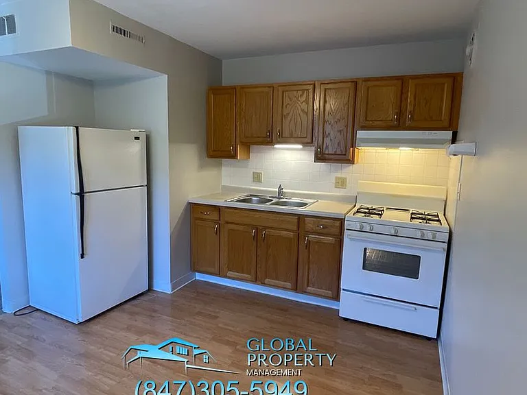 267 E Grand Ave — Photo 15