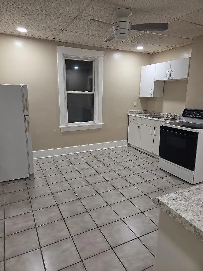 2 bed, $1,100 — Photo 4