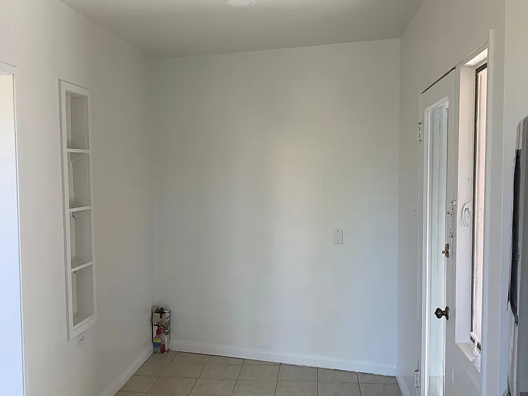 kitchen eat-in area