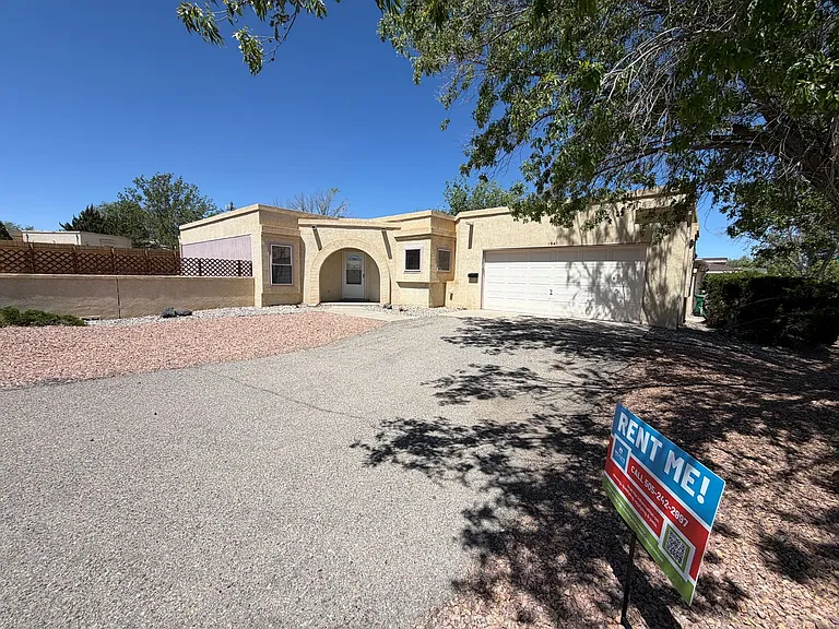 1941 Lee Loop NE — Photo 1