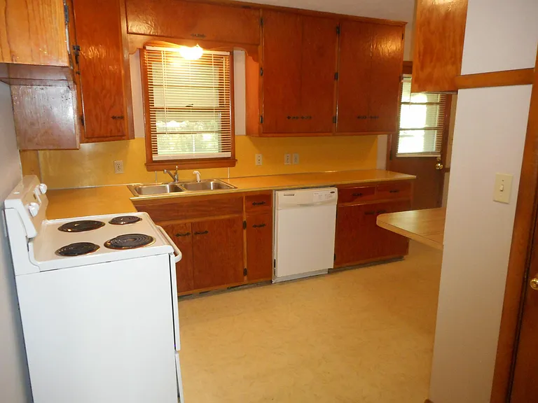 1515 S Barnes Ave — Photo 8