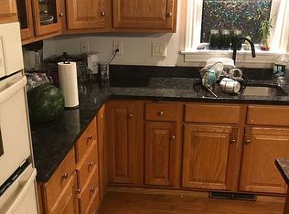 9 Summit Dr, Cream Ridge, NJ 08514