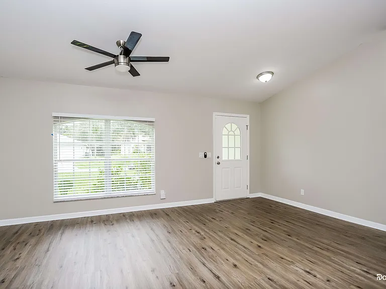 2550 Comet Ln — Photo 4