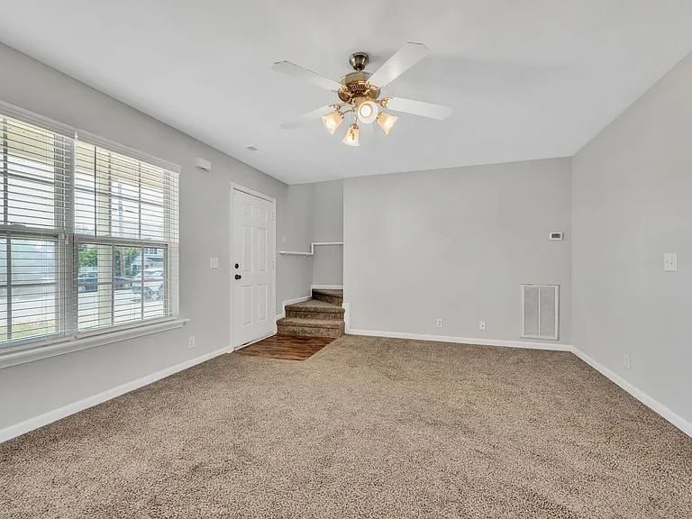 1036 Cheryl Ln — Photo 6