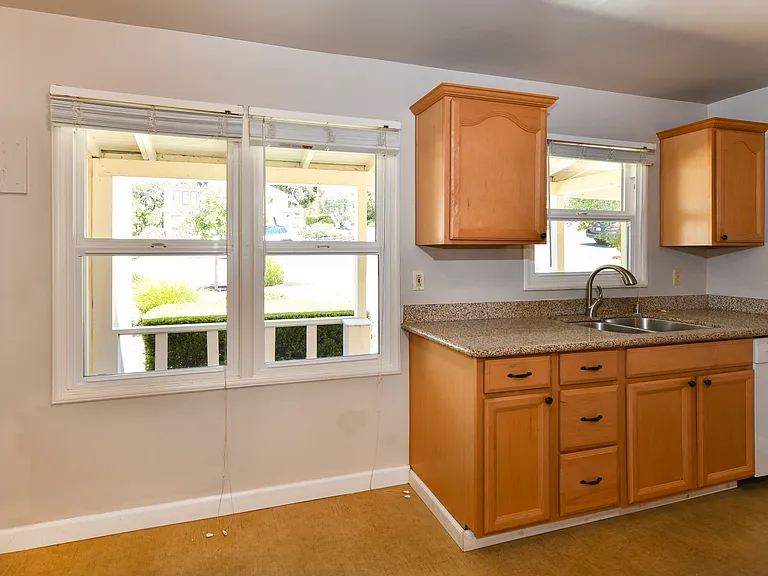 1415 Meek Ave — Photo 24