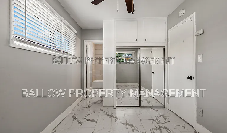 2141 E 16th St — Photo 12