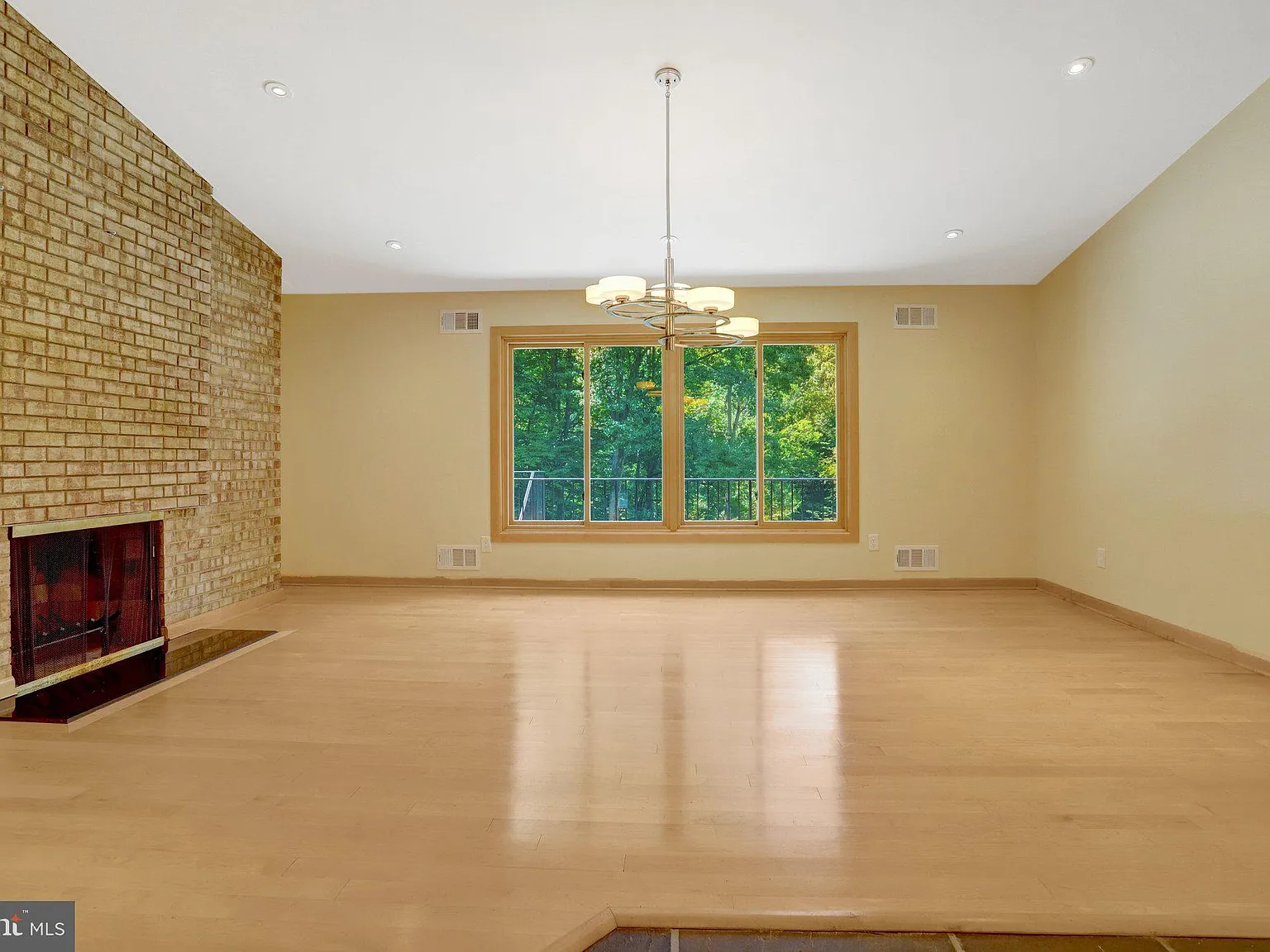 5 bed, 2.5 bath, 2747 sqft, $5,500 — Photo 3