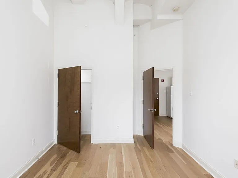 701 Sansom — Photo 8