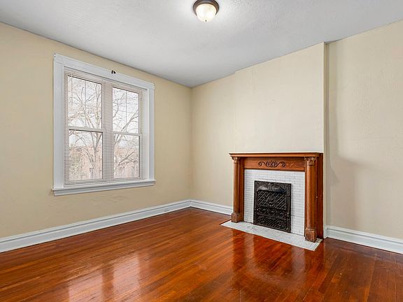 3rd image of 4352 Laclede Ave #A
