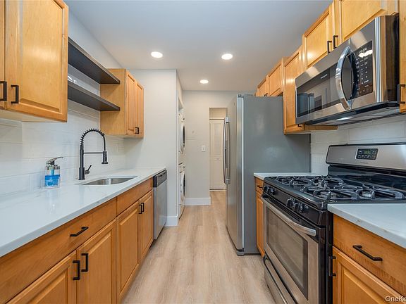 3rd image of 145 New Holland Village