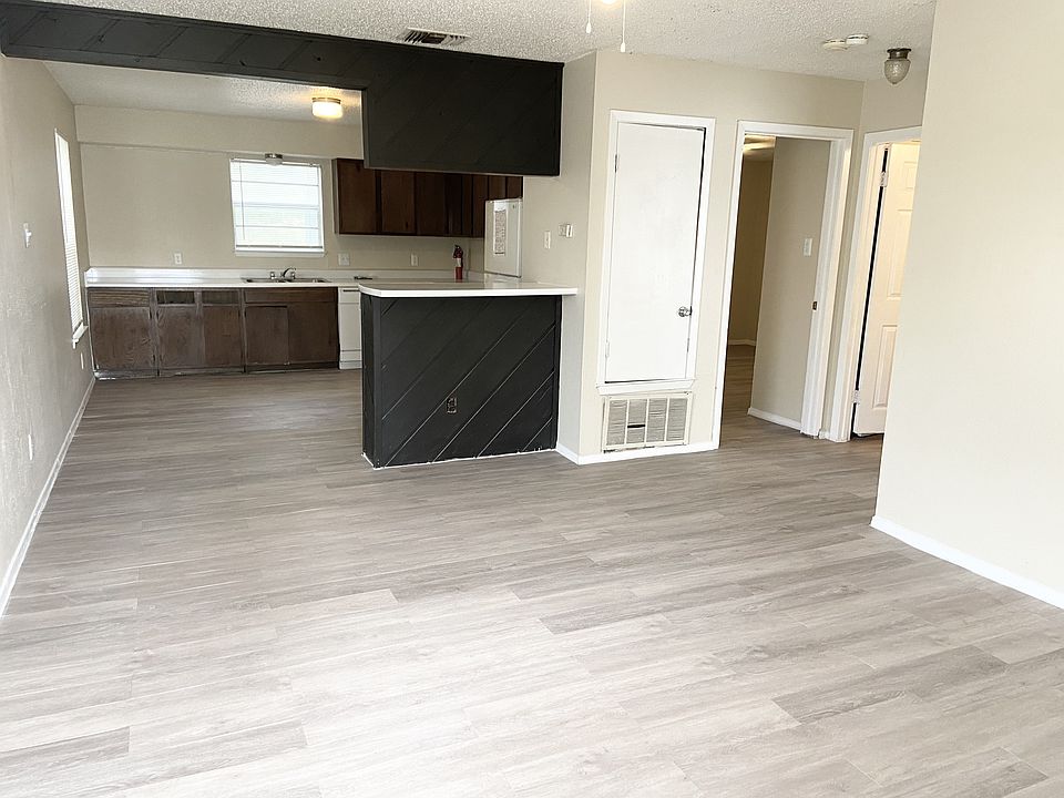 1st image of 105 Smith Ln Unit L