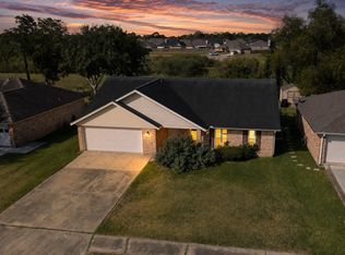 12 Lazybrook St, Angleton, TX 77515