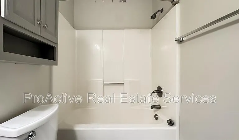 5568 Annandale Dr — Photo 20