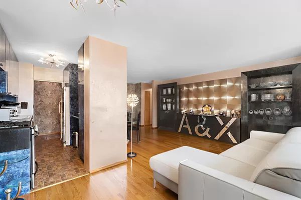1st image of 2915 W 5th St APT 7C