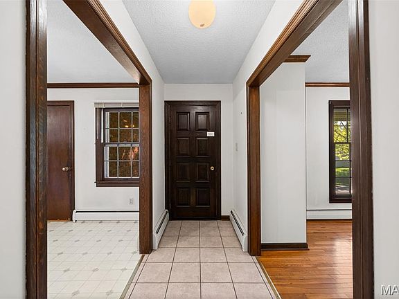 4th image of 219 Barker Ln