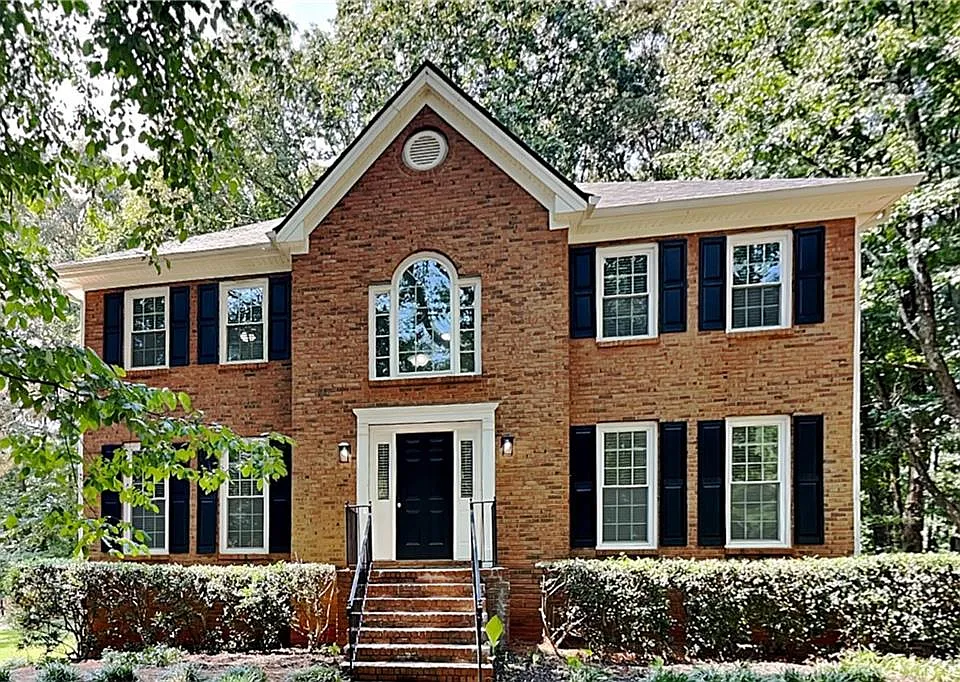 385 Deerwood Dr
