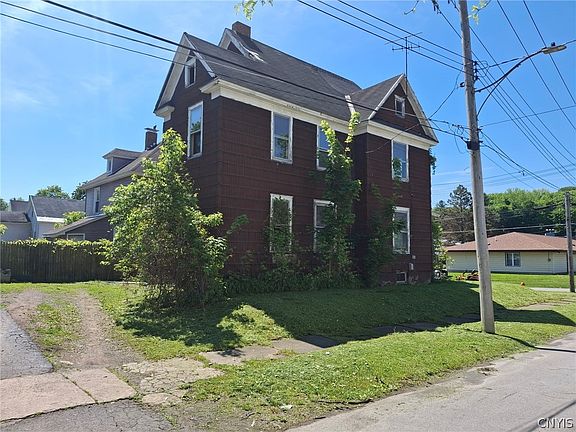 3rd image of 189 E Clark St