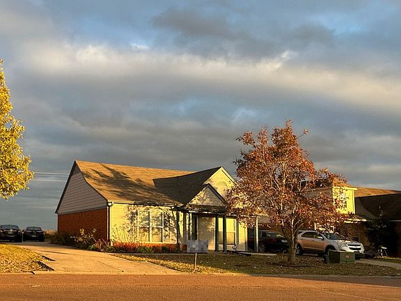 3rd image of 1450 E Lake Blvd