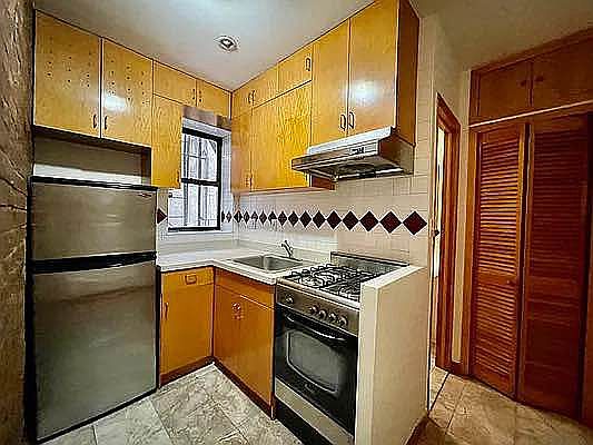 1st image of 106 Mulberry St APT 3