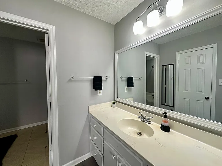9501 Pondside Ln — Photo 25