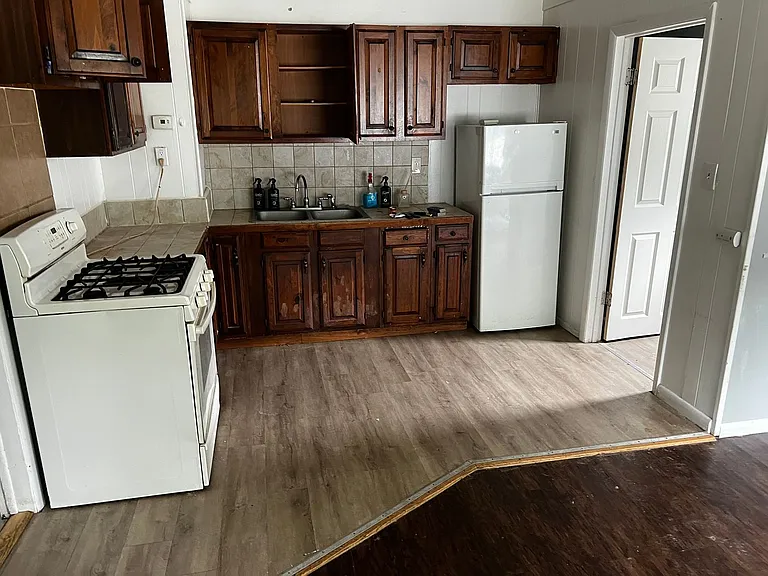 11 Lancaster St — Photo 5