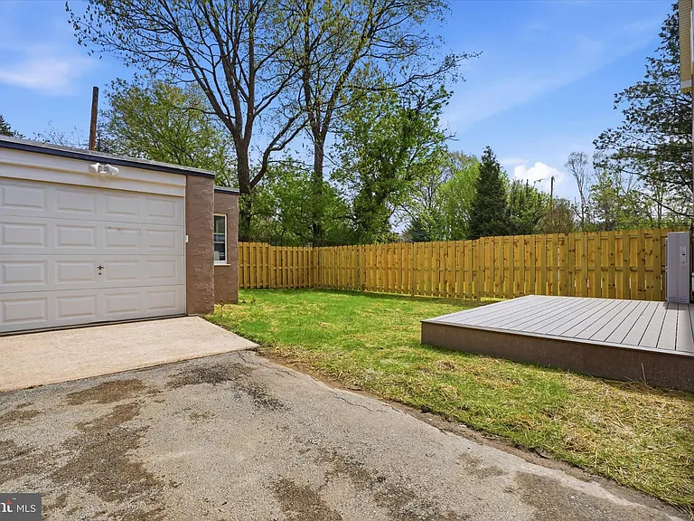 425 Grove Pl — Photo 5